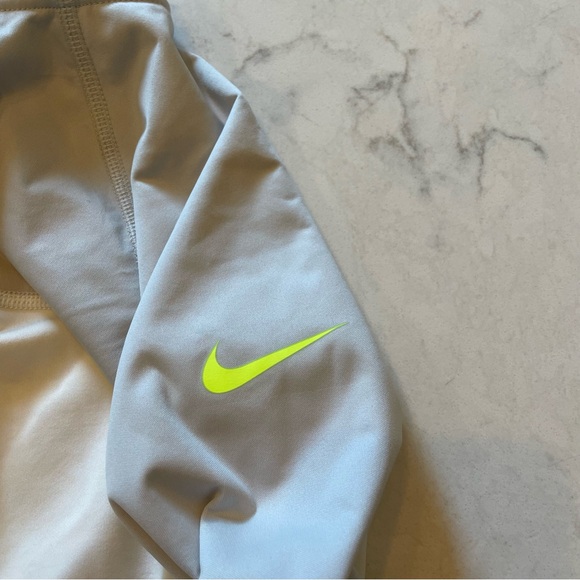 Nike Pro 1/2 Zip in Gray & White Size XS - Picture 5 of 9